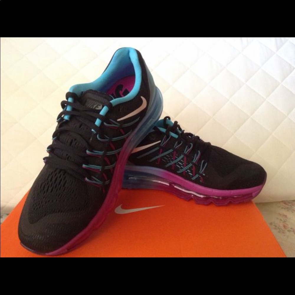 Nike tennis shoes